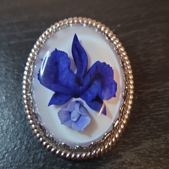 Jewelry - Blue Flower Brooch
